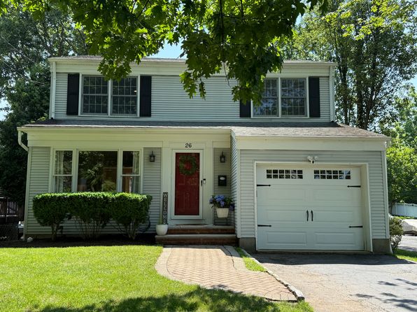 26 Hedges Ave