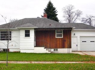 2213 10th Ave N, Grand Forks, ND 58203