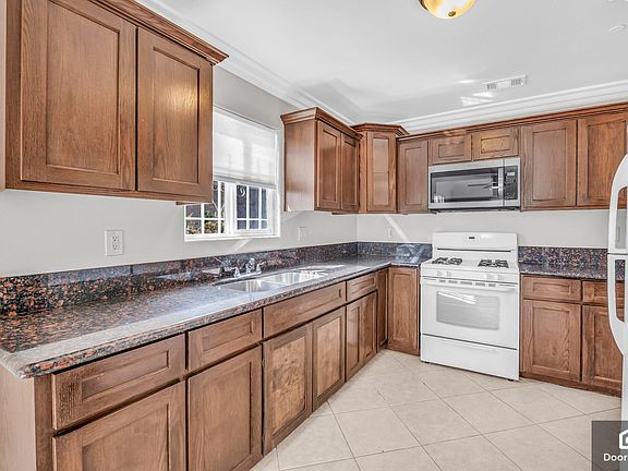 2nd image of 526 W 85th St