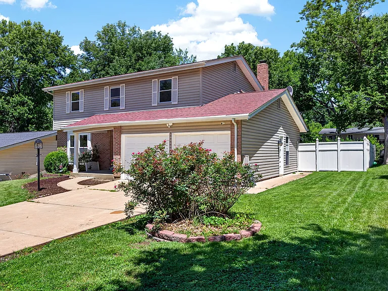 1141 Villaview Dr — Photo 2