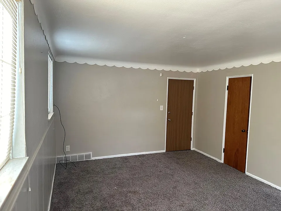 2660 Kenwood Blvd #2