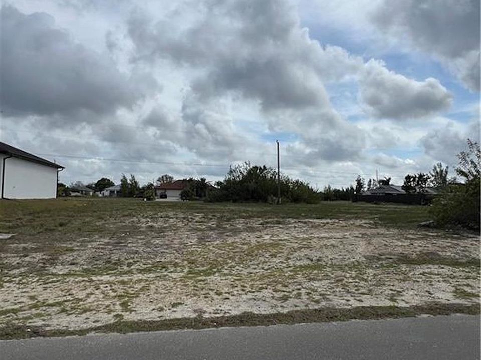 1st image of 913 NE Juanita Pl