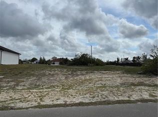 913 NE Juanita Pl, Cape Coral, FL 33909