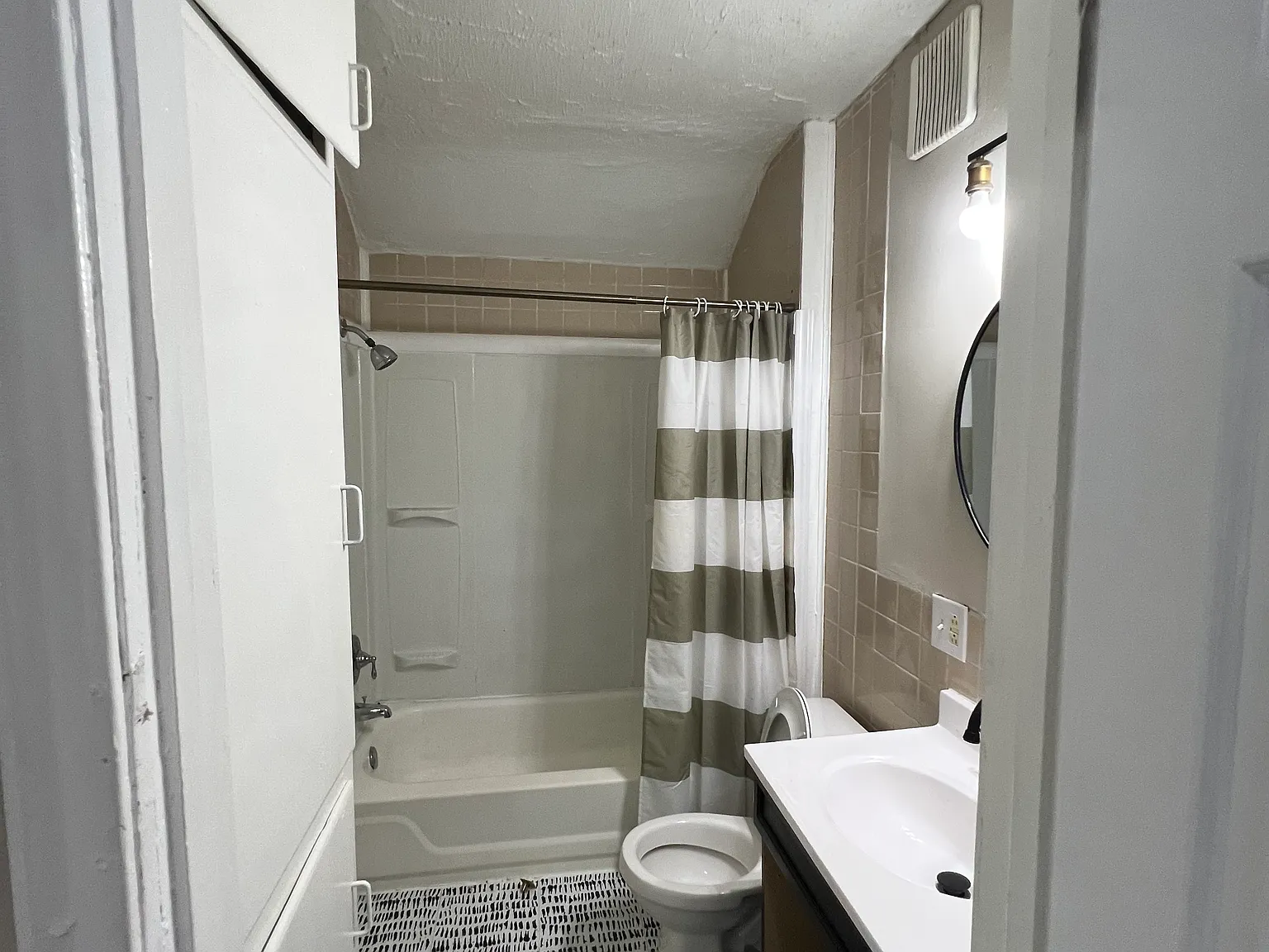 57 N Waverly St. - Fully Updated! — Photo 2