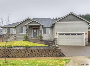1543 Lakeview Dr, Silverton, OR 97381