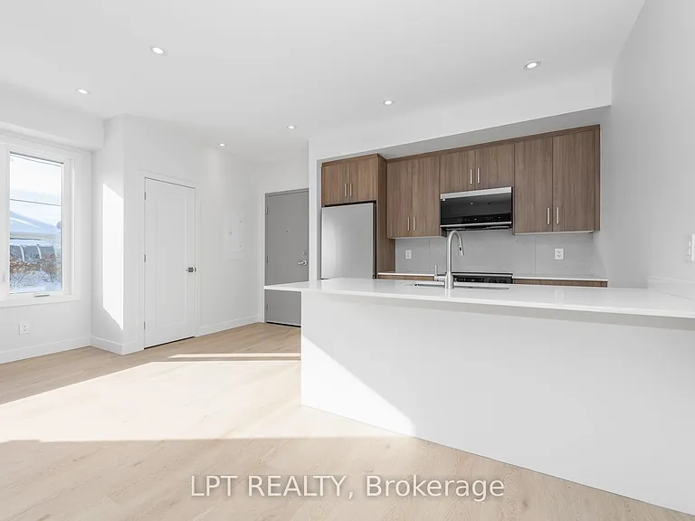 319 Shakespeare St #5 — Photo 4
