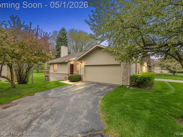 1932 Valley Ln, Lake Orion, MI 48360