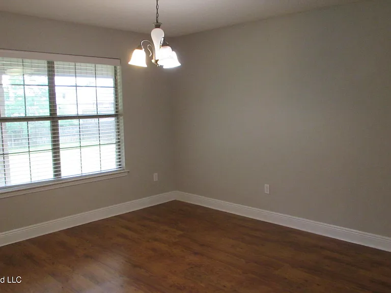 14597 Bruce Cv S — Photo 6