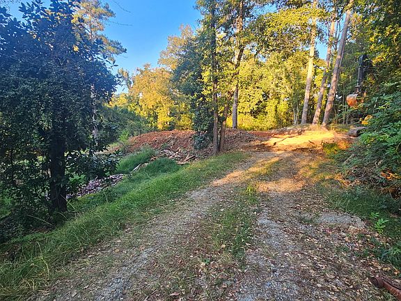 4th image of 222 Cascade Rd