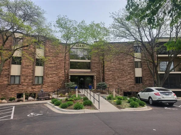 10441 Greenbrier Rd APT 117, Minnetonka, MN 55305