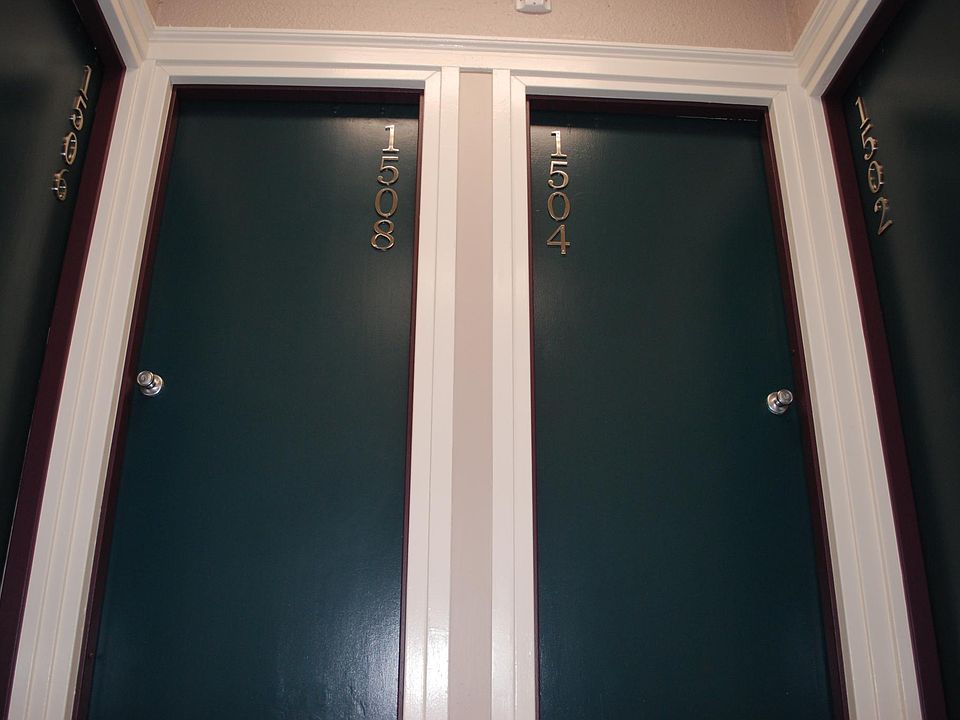 doors to 4 units in the building