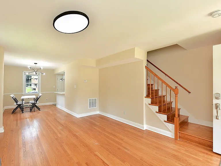 5618 Belleville Ave — Photo 6