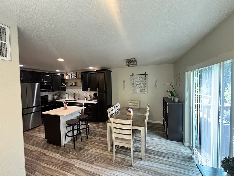 4209 SW 3rd St — Photo 5