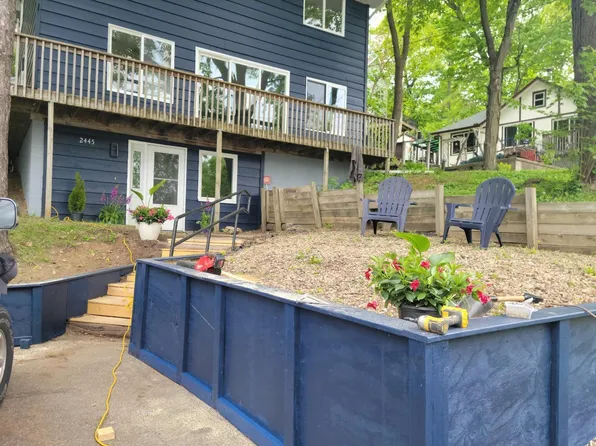 2445 W Medicine Lake Dr, Plymouth, MN 55441