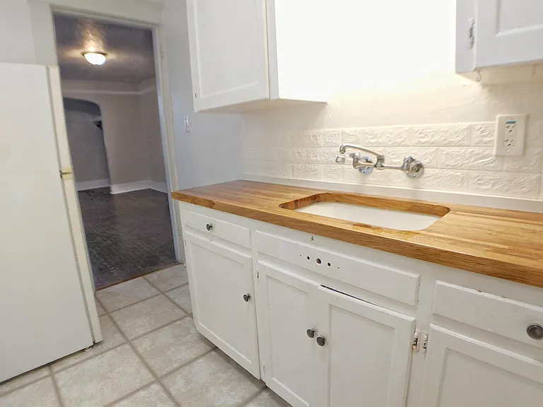 227 NW 11th St #4 — Photo 9