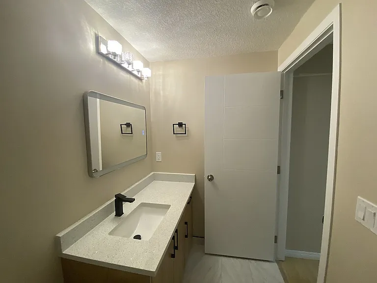 723 Royal Ct NW #T34X5 — Photo 6