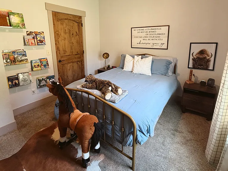 110 Bernie Rd — Photo 31