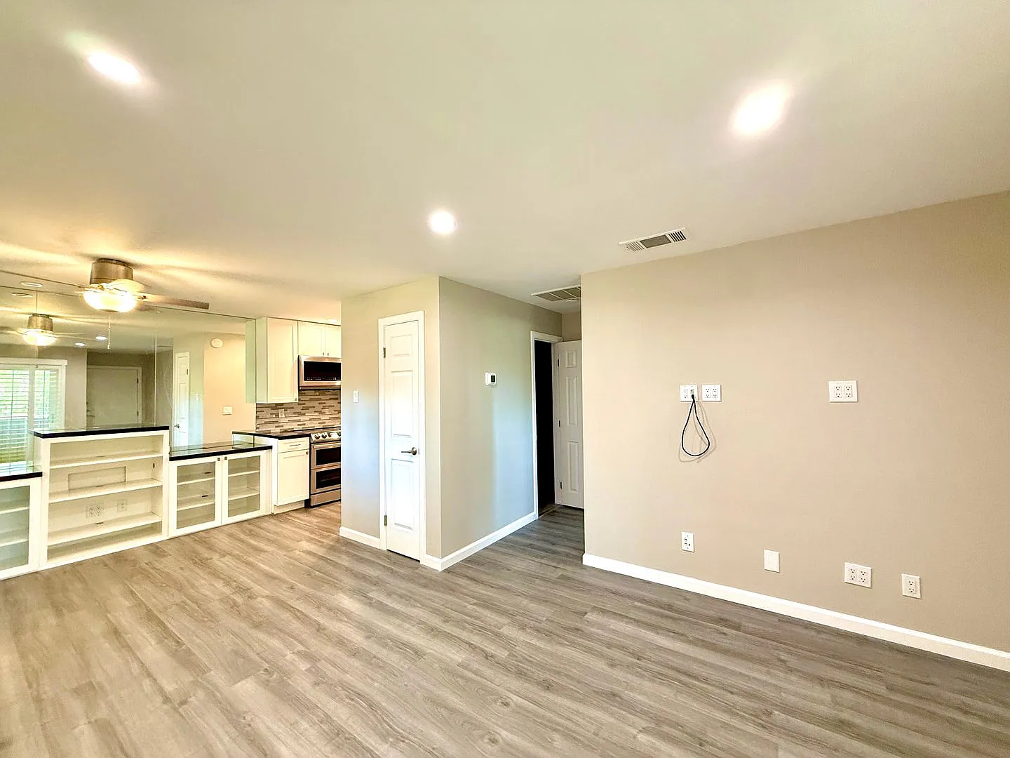 Palm Springs Villas 2 - Unfurnished - Long Term - Move In Special — Photo 2