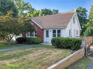 18 Hilltop Dr, New Windsor, NY 12553