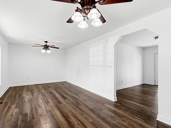4th image of 1313 Raydine Ln