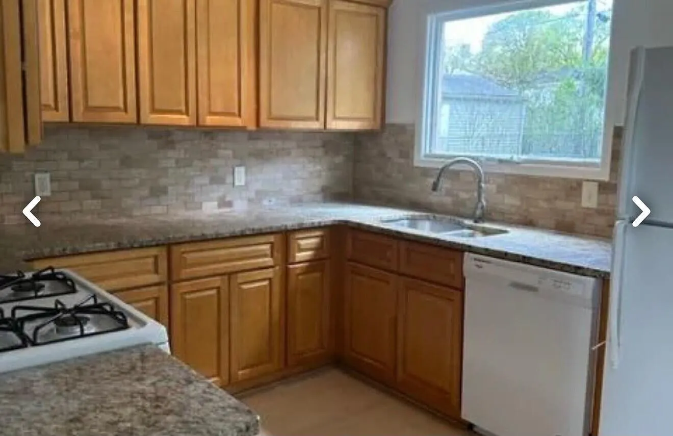 3 bed, 1.0 bath, 960 sqft, $2,250 — Photo 2