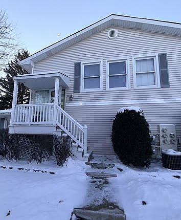 2nd image of 5349 Crescent Ln APT B