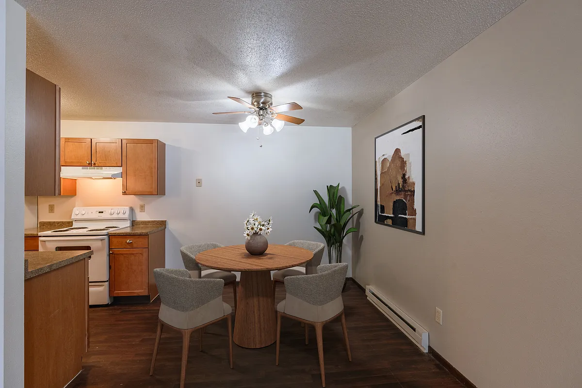 Fargo, ND Long Island Apartments | Dining - Long Island