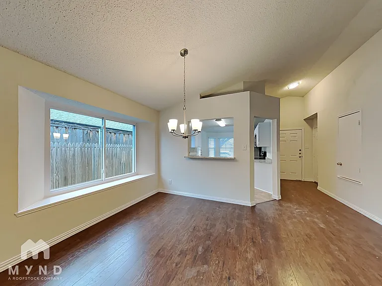 8704 Tigris Trl — Photo 3