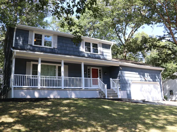 16 Gate Way, Hamden, CT 06518