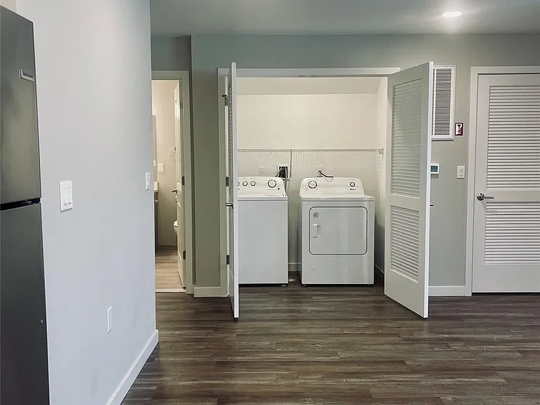 221 Eastview Dr #17 — Photo 7