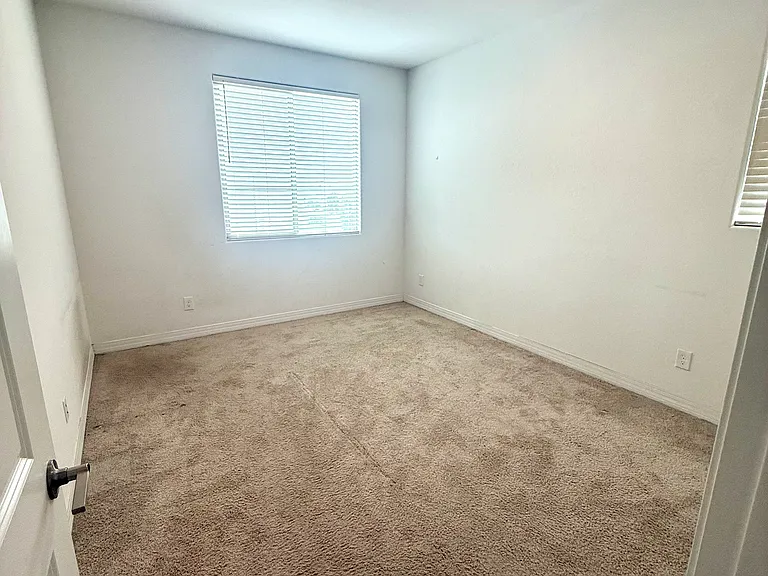 5731 S Labelle Ave — Photo 6