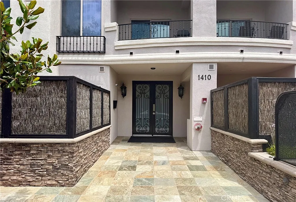 2 bed, 2.5 bath, 1720 sqft, $6,000 — Photo 2