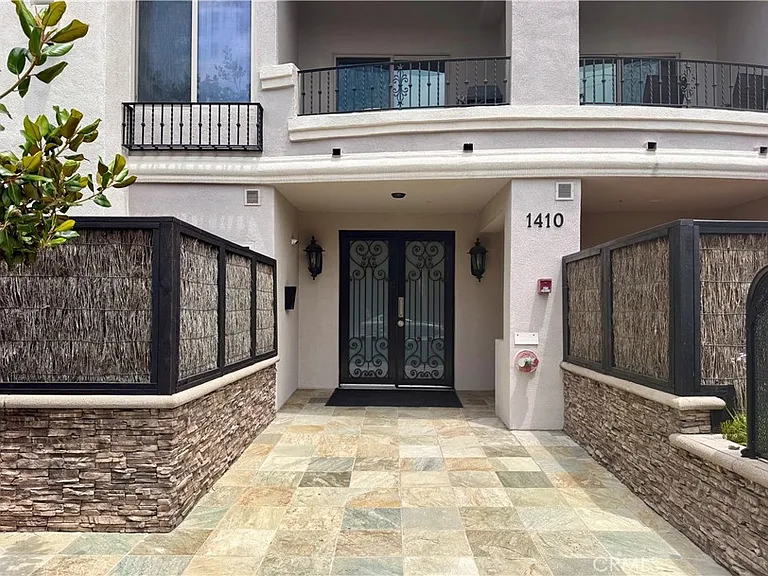 1410 N Curson Ave #105 — Photo 2