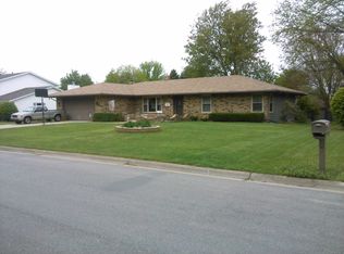 1874 Honeysuckle Dr, Rockford, IL 61107