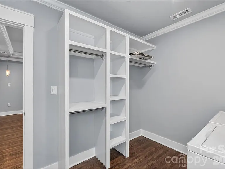307 E Peterson Dr — Photo 10