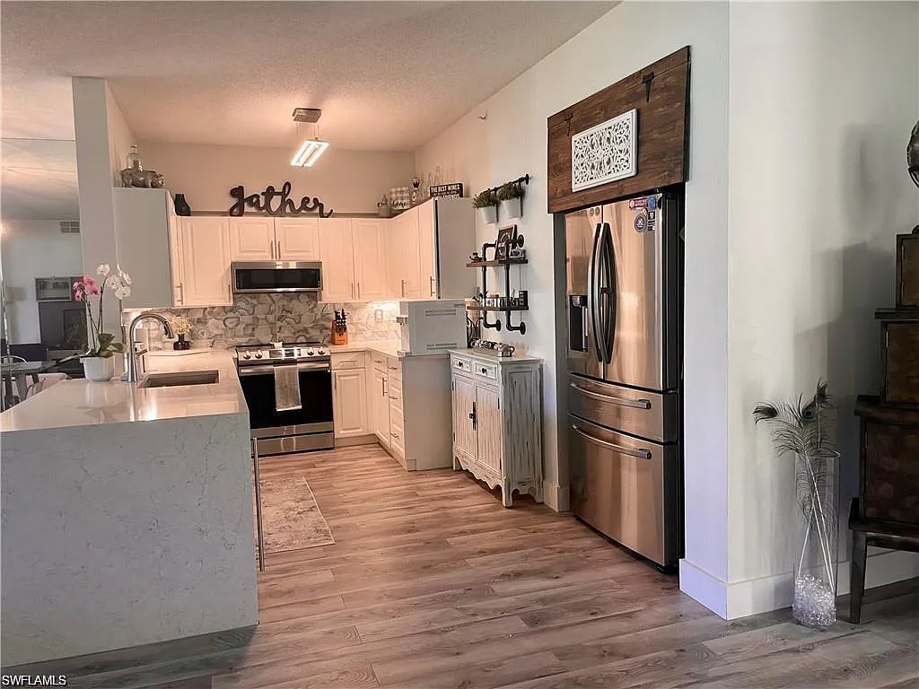 2 bed, 2.0 bath, 1373 sqft, $4,500 — Photo 2