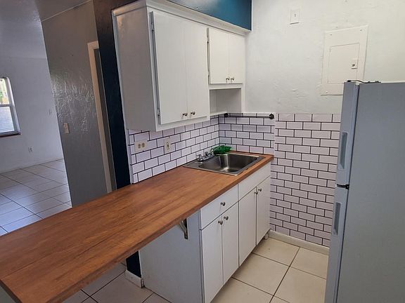 2nd image of 15-21 Alhambra Cir #14