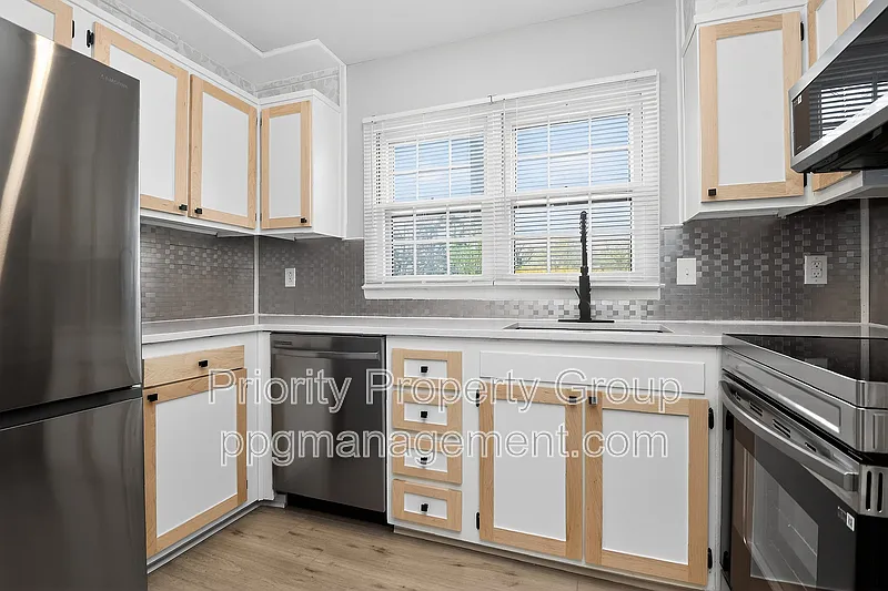 2 bed, 1.5 bath, 960 sqft, $1,375 — Photo 2