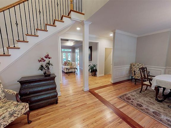 4th image of 413 Glocher Ct