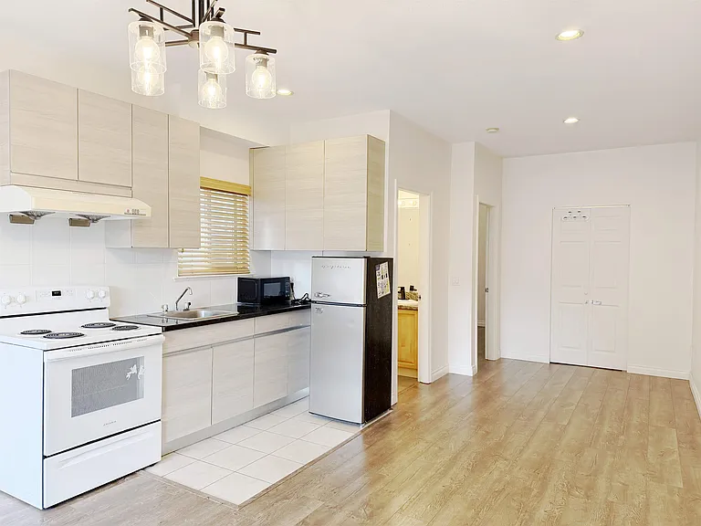 6952 Curtis St — Photo 6