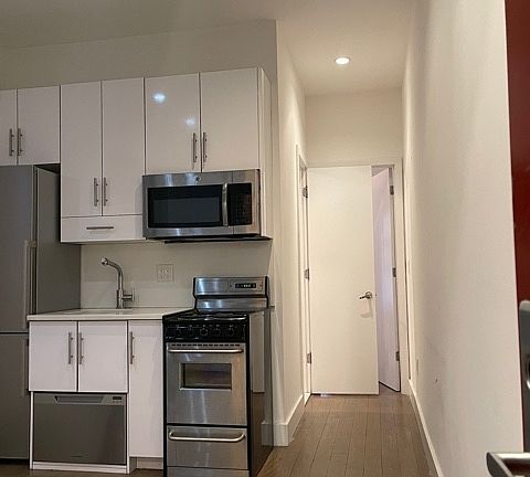 2nd image of 9 Stanton St #2DR