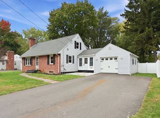 48 E Allen Ridge Rd, Springfield, MA 01118