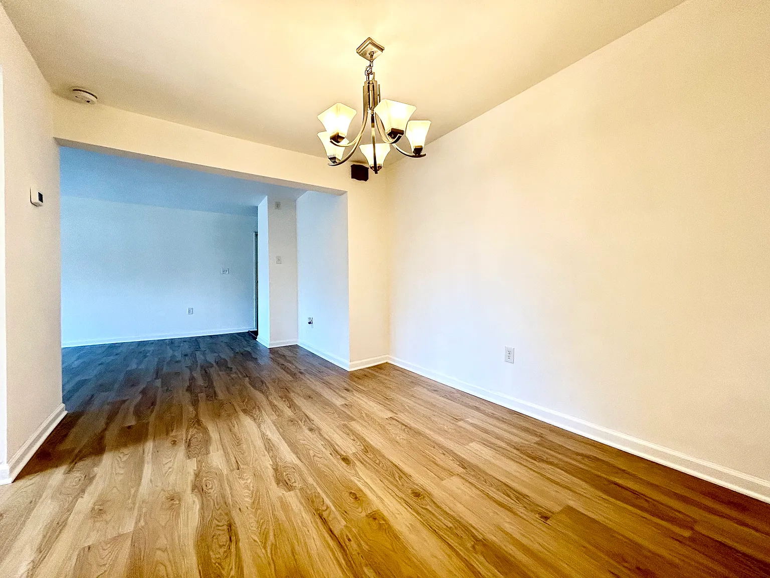 3 bed, 1082 sqft, $1,950 — Photo 4