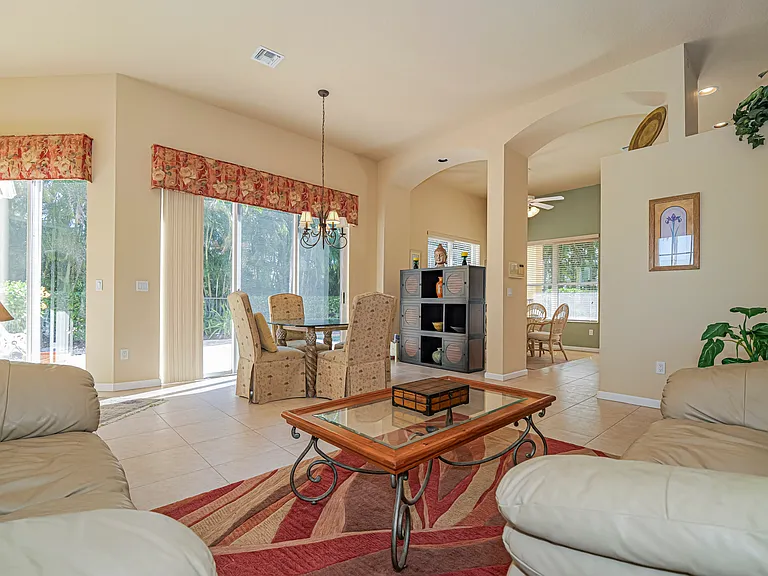 2135 S Maiden Ln — Photo 9