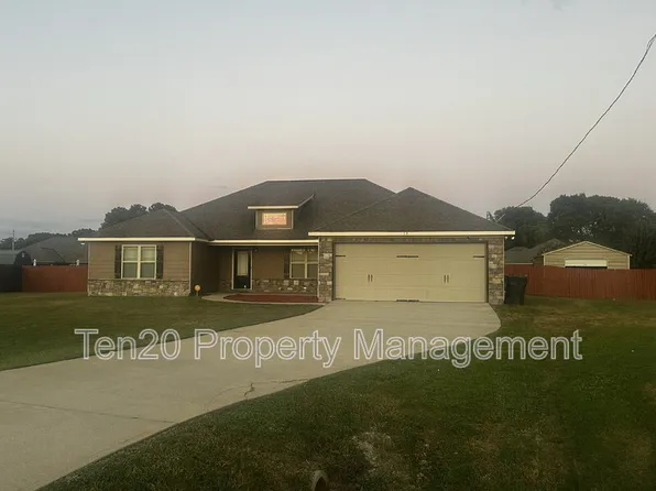 13 Snow Shoe Ct, Fort Mitchell, AL 36856