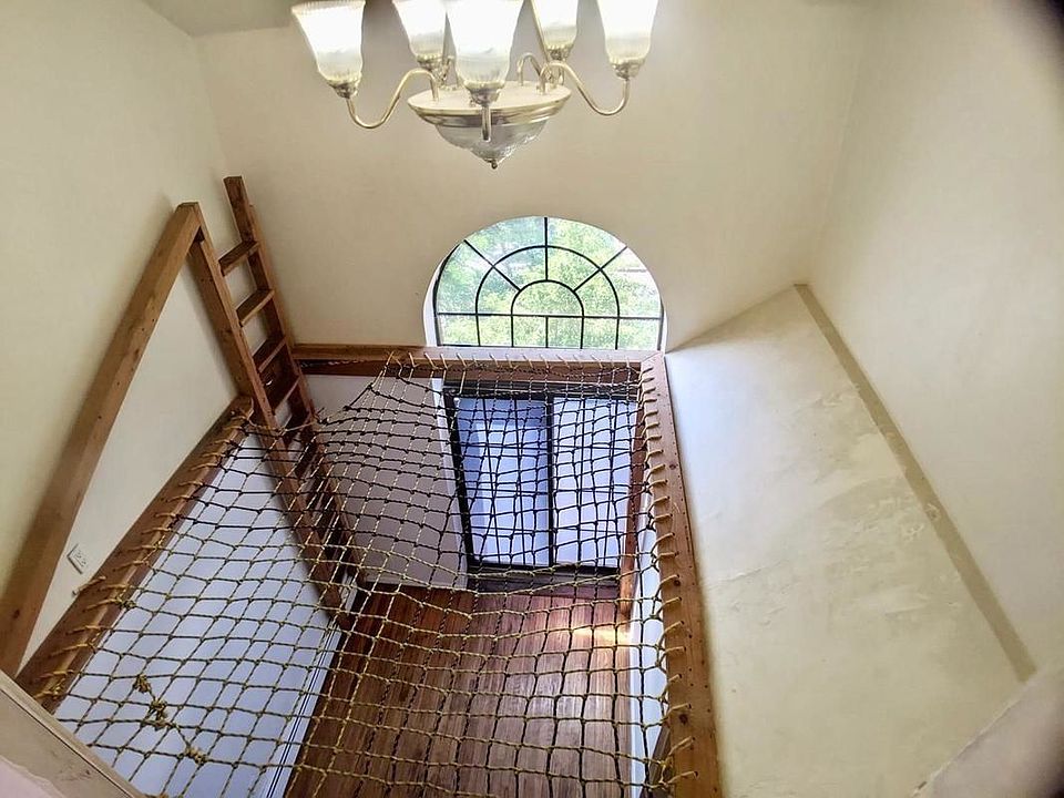 1st image of 108 Madison St #3