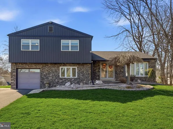 81 Shelley Rd, Holland, PA 18966