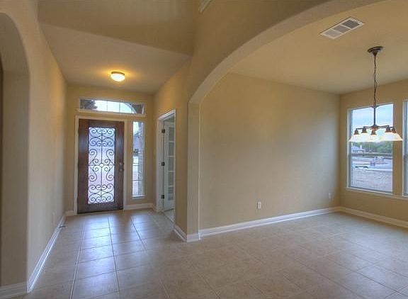 5th image of 627 Wild Rose Dr