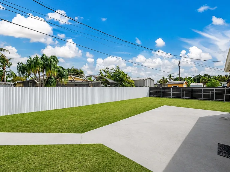 12231 SW 191st Ter — Photo 3