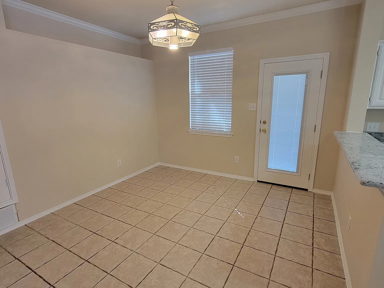 3 bed, 1606 sqft, $2,150 — Photo 4